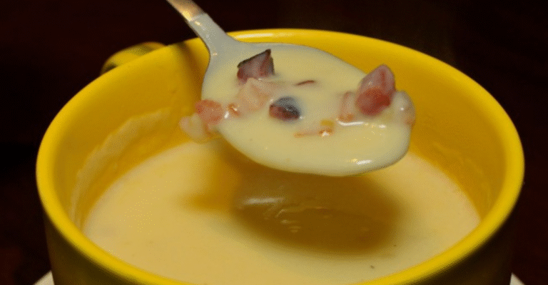 Caldo de batata com queijo e bacon