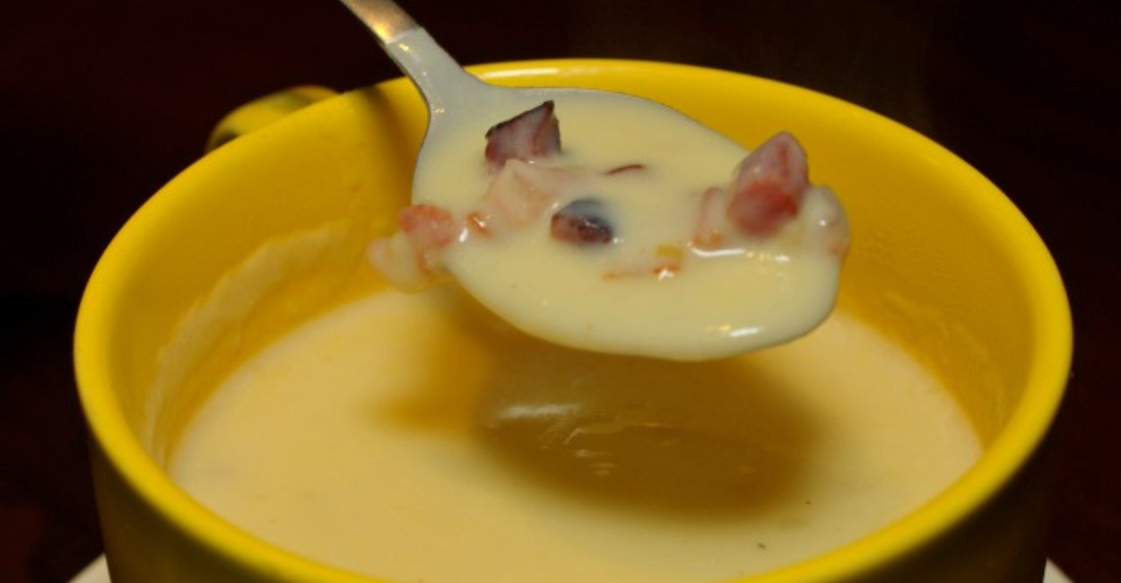 Caldo de batata com queijo e bacon