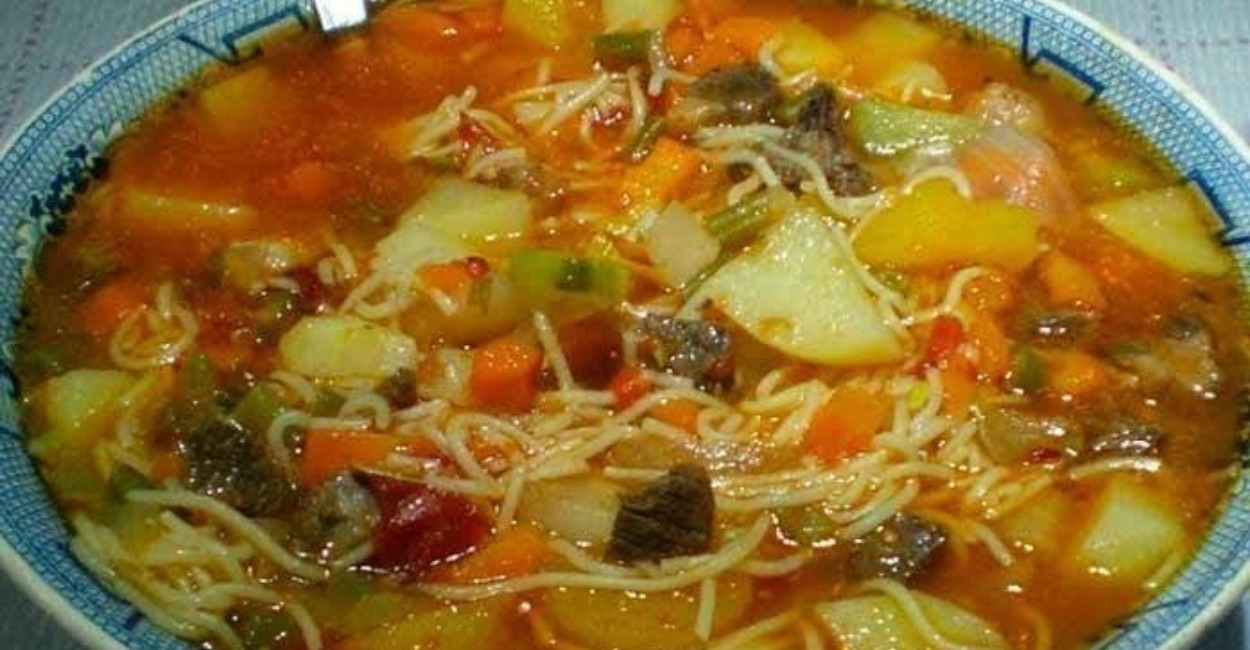 Sopa de macarrão com batata e Cenoura deliciosa